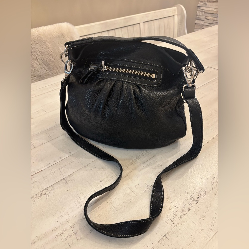 Roots  vintage olivia black Leather Shoulder Bag with Front Zip Pocket